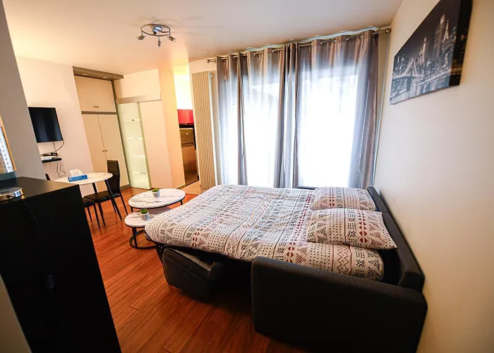 De Luxe Les Champs Elysees 2 *